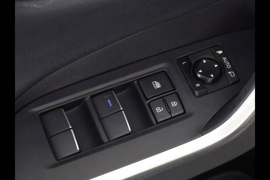 Toyota RAV4 2.5 Hybrid AWD Bi-Tone | 1650 KG trekgewicht | Trekhaak | Parkeersensoren | Apple Carplay & AndroidAUTO | Adapt.Cruise Control |