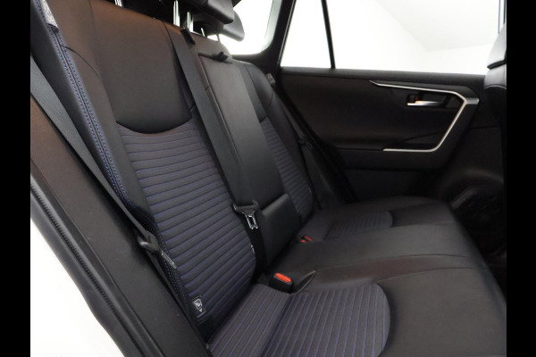 Toyota RAV4 2.5 Hybrid AWD Bi-Tone | 1650 KG trekgewicht | Trekhaak | Parkeersensoren | Apple Carplay & AndroidAUTO | Adapt.Cruise Control |