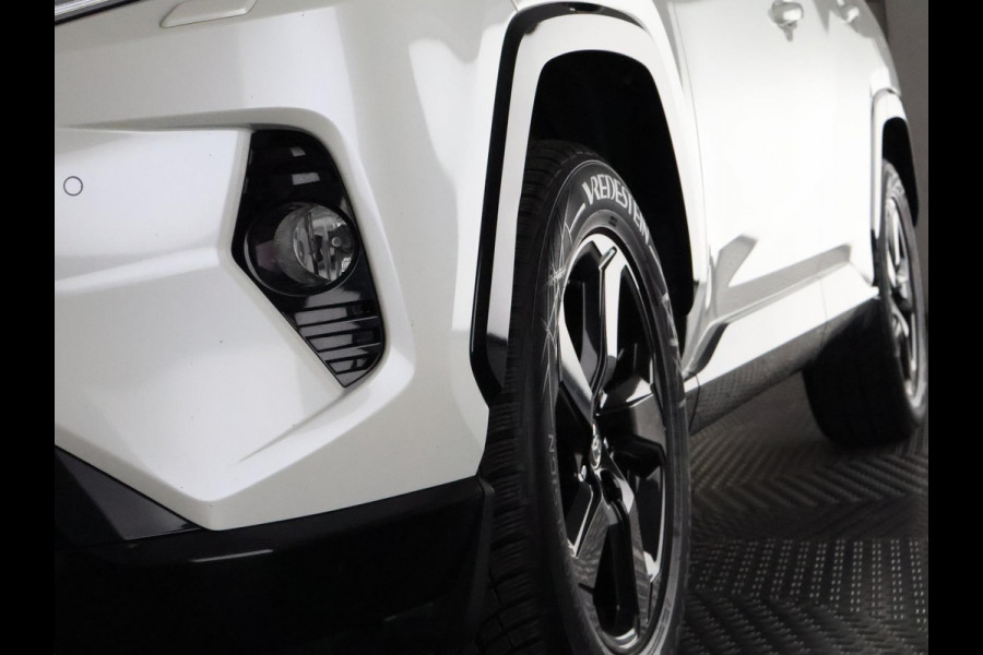 Toyota RAV4 2.5 Hybrid AWD Bi-Tone | 1650 KG trekgewicht | Trekhaak | Parkeersensoren | Apple Carplay & AndroidAUTO | Adapt.Cruise Control |
