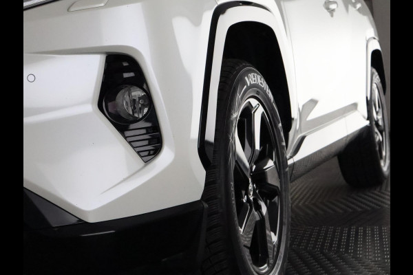 Toyota RAV4 2.5 Hybrid AWD Bi-Tone | 1650 KG trekgewicht | Trekhaak | Parkeersensoren | Apple Carplay & AndroidAUTO | Adapt.Cruise Control |