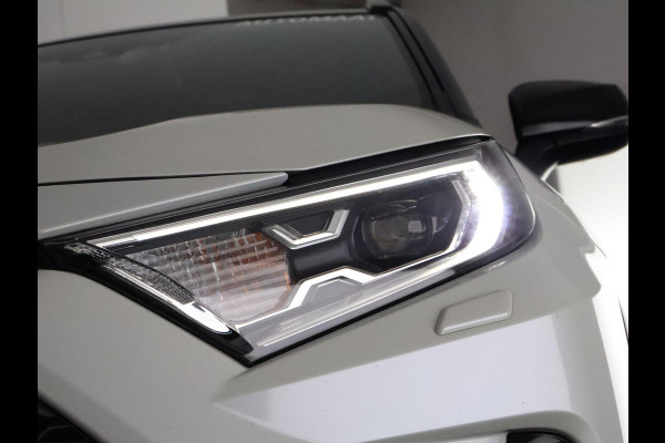 Toyota RAV4 2.5 Hybrid AWD Bi-Tone | 1650 KG trekgewicht | Trekhaak | Parkeersensoren | Apple Carplay & AndroidAUTO | Adapt.Cruise Control |