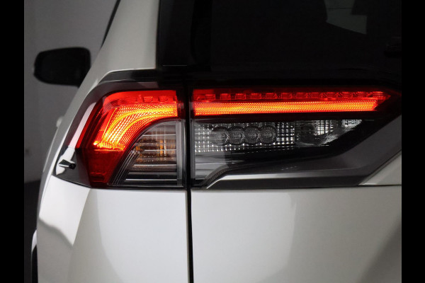 Toyota RAV4 2.5 Hybrid AWD Bi-Tone | 1650 KG trekgewicht | Trekhaak | Parkeersensoren | Apple Carplay & AndroidAUTO | Adapt.Cruise Control |