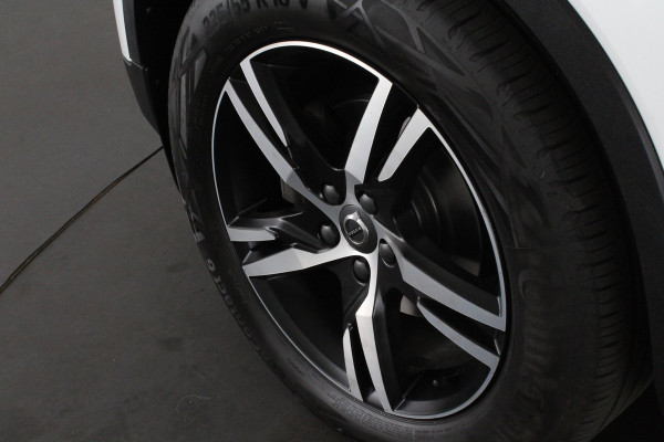Volvo XC40 1.5 T3 R-Design > Trekhaak/H&K/Zwart dak/Winterpakket pro...