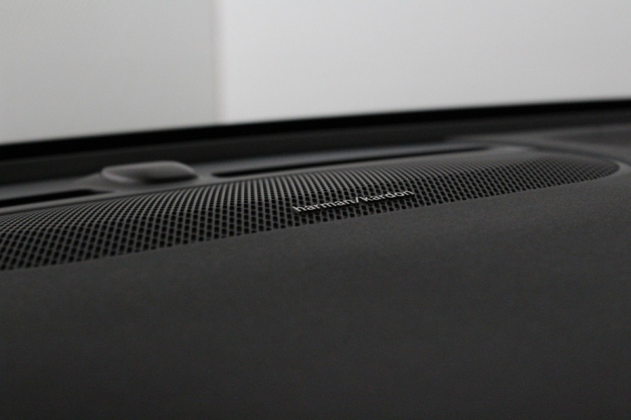 Volvo XC40 1.5 T3 R-Design > Trekhaak/H&K/Zwart dak/Winterpakket pro...