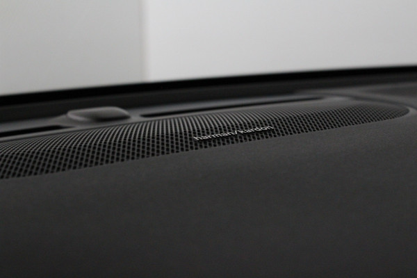 Volvo XC40 1.5 T3 R-Design > Trekhaak/H&K/Zwart dak/Winterpakket pro...