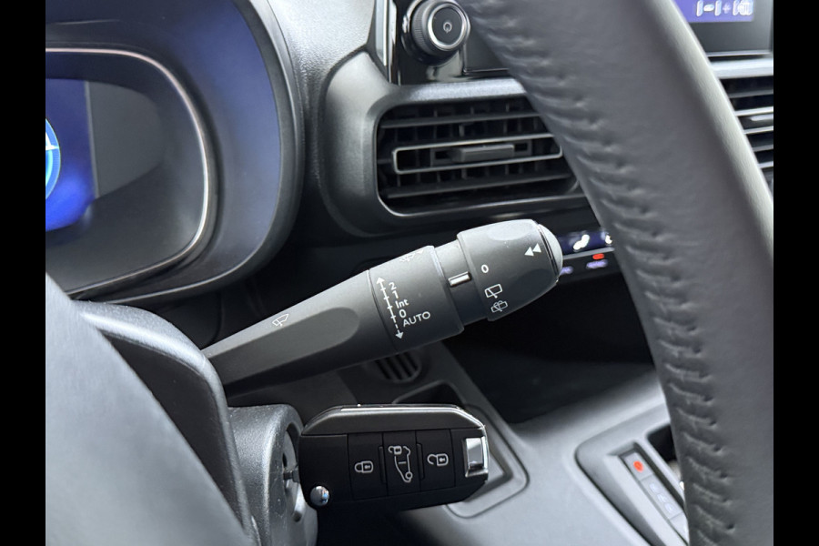 Toyota PROACE CITY Verso Electric AUT. 7persoons !Active Long Navi Camera Trekhaak Klapraam-in-klep PDC-a+v LM Dual-ECC 2-Schuifdeuren Cruise ESP Bordherkenning ABS Connect Visio Park 1 Smartphone-Oplader Dakrails Priv.Glas  50 kWh 3 fase 11kw lader ! Orig. NLse auto 1e eigenaar € 54.000 nieuw