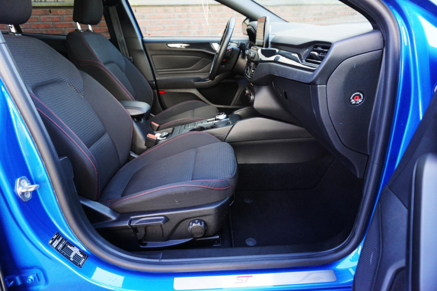 Ford FOCUS Wagon 1.0 EcoB. ST-Line | WINTERPACK| CAMERA| ALLSEASON!