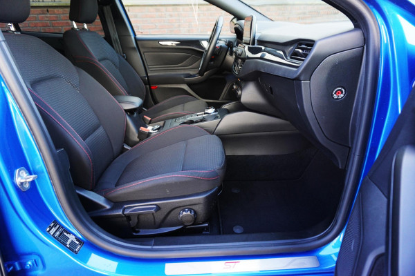 Ford FOCUS Wagon 1.0 EcoB. ST-Line | WINTERPACK| CAMERA| ALLSEASON!