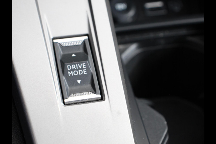 Peugeot 408 1.2 Allure Hybrid 145pk e Automaat Climate Control Navigatie Apple Carplay / Android auto PDC VA + Camera Adaptive Cruise Control 19" LM Velgen Full LED