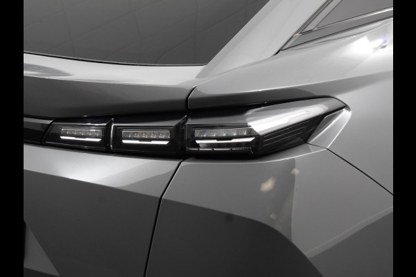 Peugeot 408 1.2 Allure Hybrid 145pk e Automaat Climate Control Navigatie Apple Carplay / Android auto PDC VA + Camera Adaptive Cruise Control 19" LM Velgen Full LED