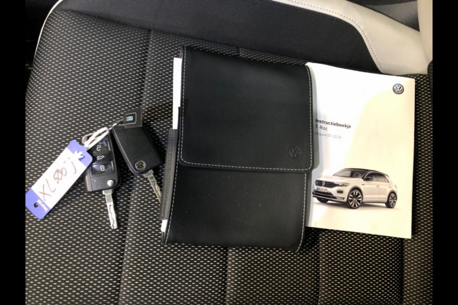 Volkswagen T-Roc 1.5 TSI Sport - Pano/Schuifdak - Navi - Trekhaak - Org.NL