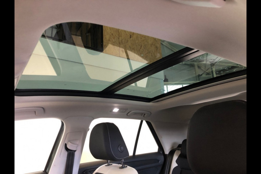 Volkswagen T-Roc 1.5 TSI Sport - Pano/Schuifdak - Navi - Trekhaak - Org.NL
