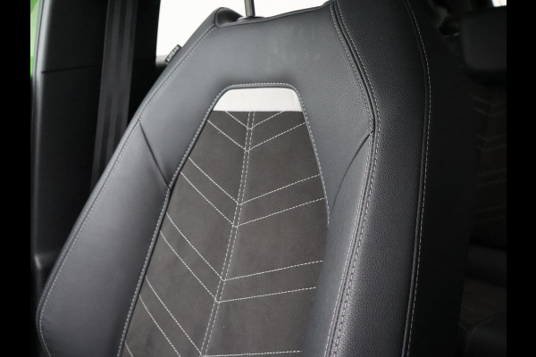 Opel Mokka-e ULTIMATE 50 KWH TWO TONE 94% SOH + LEDER/ALCANTARA | STOEL/STUURVERW. | 18 INCH | MATCHA GREEN