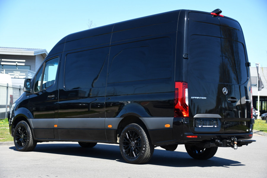 Mercedes-Benz Sprinter 319 1.9 CDI L2H2 RWD Black Edition Full Options! 360 Camera, Cruise, Memory, LED, 3500kg Trekhaak, Leder, Carplay, 190pk, Voorruit verwarming, Uniek!