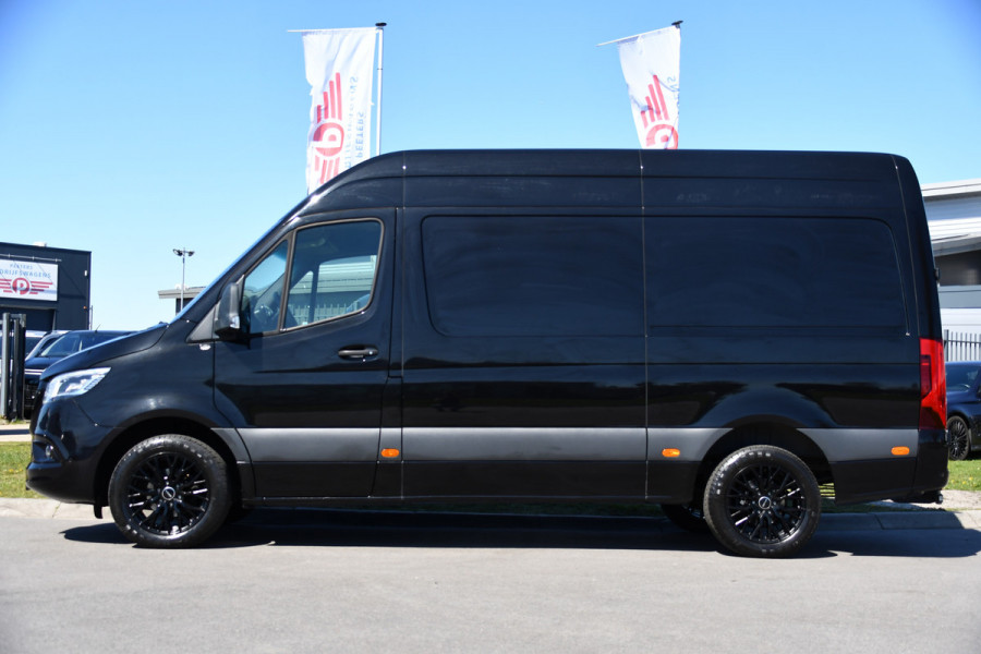 Mercedes-Benz Sprinter 319 1.9 CDI L2H2 RWD Black Edition Full Options! 360 Camera, Cruise, Memory, LED, 3500kg Trekhaak, Leder, Carplay, 190pk, Voorruit verwarming, Uniek!