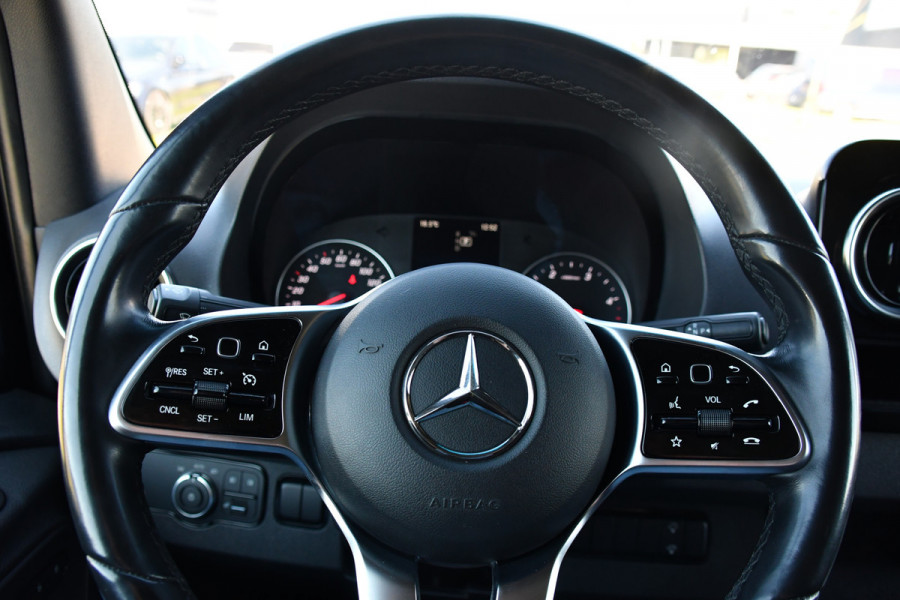 Mercedes-Benz Sprinter 319 1.9 CDI L2H2 RWD Black Edition Full Options! 360 Camera, Cruise, Memory, LED, 3500kg Trekhaak, Leder, Carplay, 190pk, Voorruit verwarming, Uniek!
