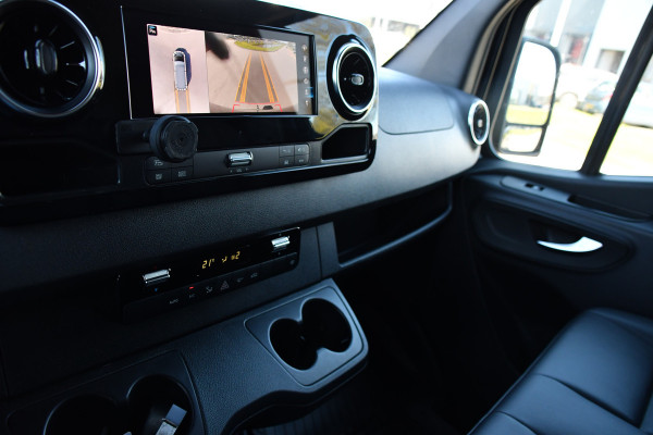 Mercedes-Benz Sprinter 319 1.9 CDI L2H2 RWD Black Edition Full Options! 360 Camera, Cruise, Memory, LED, 3500kg Trekhaak, Leder, Carplay, 190pk, Voorruit verwarming, Uniek!