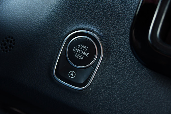 Mercedes-Benz Sprinter 319 1.9 CDI L2H2 RWD Black Edition Full Options! 360 Camera, Cruise, Memory, LED, 3500kg Trekhaak, Leder, Carplay, 190pk, Voorruit verwarming, Uniek!