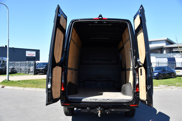 Mercedes-Benz Sprinter 319 1.9 CDI L2H2 RWD Black Edition Full Options! 360 Camera, Cruise, Memory, LED, 3500kg Trekhaak, Leder, Carplay, 190pk, Voorruit verwarming, Uniek!