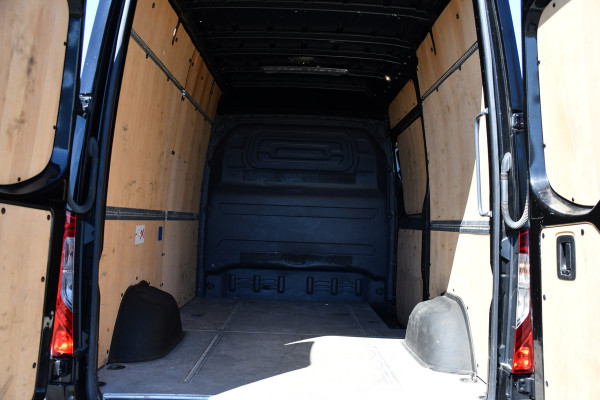 Mercedes-Benz Sprinter 319 1.9 CDI L2H2 RWD Black Edition Full Options! 360 Camera, Cruise, Memory, LED, 3500kg Trekhaak, Leder, Carplay, 190pk, Voorruit verwarming, Uniek!