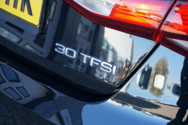 Audi A3 Limousine 30 TFSI Business edition + STOELVERWARMING / KEYLESS