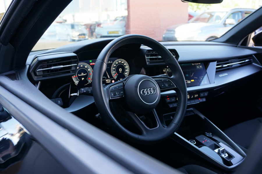 Audi A3 Limousine 30 TFSI Business edition + STOELVERWARMING / KEYLESS
