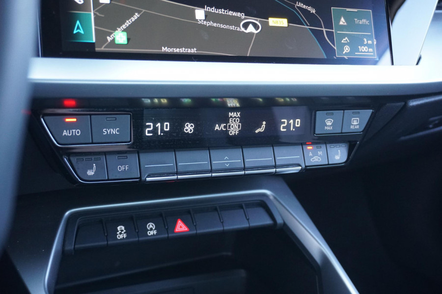Audi A3 Limousine 30 TFSI Business edition + STOELVERWARMING / KEYLESS