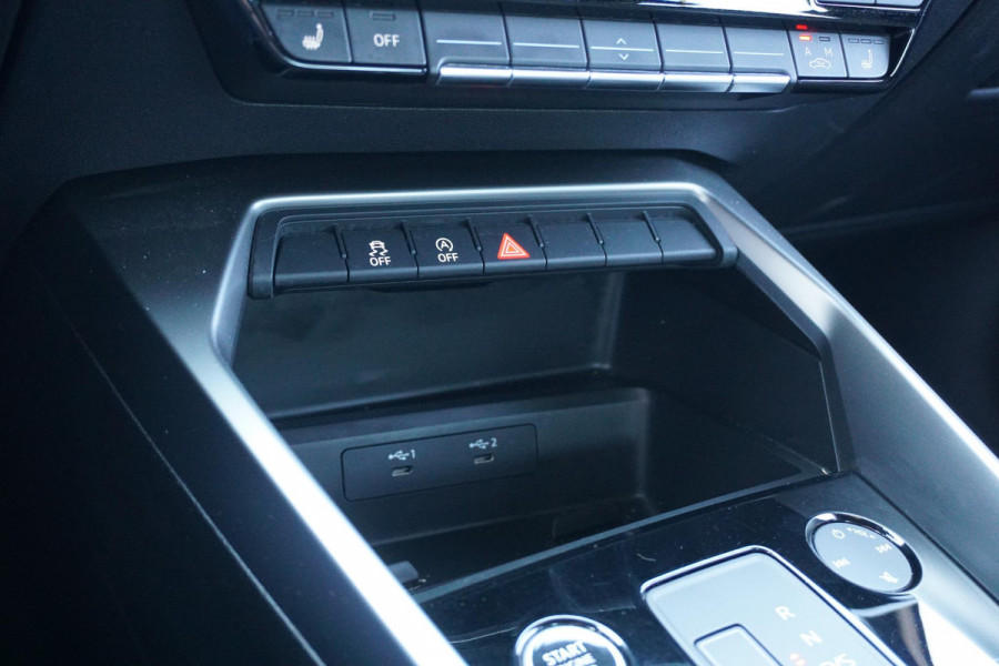 Audi A3 Limousine 30 TFSI Business edition + STOELVERWARMING / KEYLESS