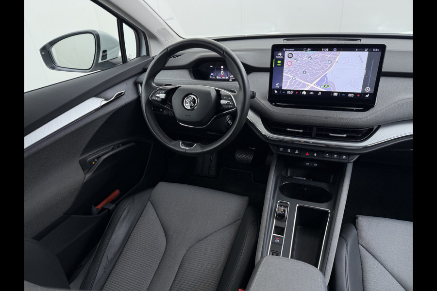 Škoda ENYAQ iV 80 82kwh 204PK Soh 96% Camera 1/2 Leer Apple Carplay Android Warmtepomp First Edition Navi 3-Zone-Ecc 19"lm PDC-a+v Adaptive-Cru Lane-Assist Luxus E-Call Stuurverwarming Led Isofix Keyless-Go DAB Rijstrooksensor Origineel Nederlandse Auto Nieuwprijs €  53.000,-