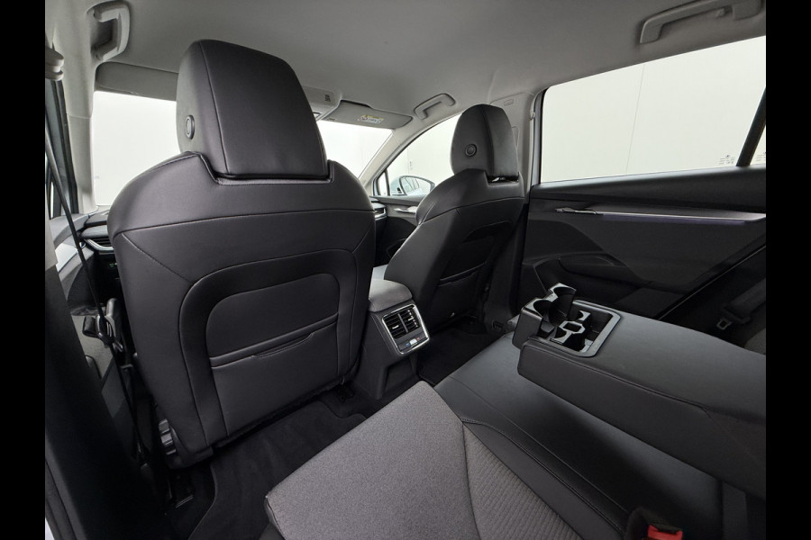 Škoda ENYAQ iV 80 82kwh 204PK Soh 96% Camera 1/2 Leer Apple Carplay Android Warmtepomp First Edition Navi 3-Zone-Ecc 19"lm PDC-a+v Adaptive-Cru Lane-Assist Luxus E-Call Stuurverwarming Led Isofix Keyless-Go DAB Rijstrooksensor Origineel Nederlandse Auto Nieuwprijs €  53.000,-