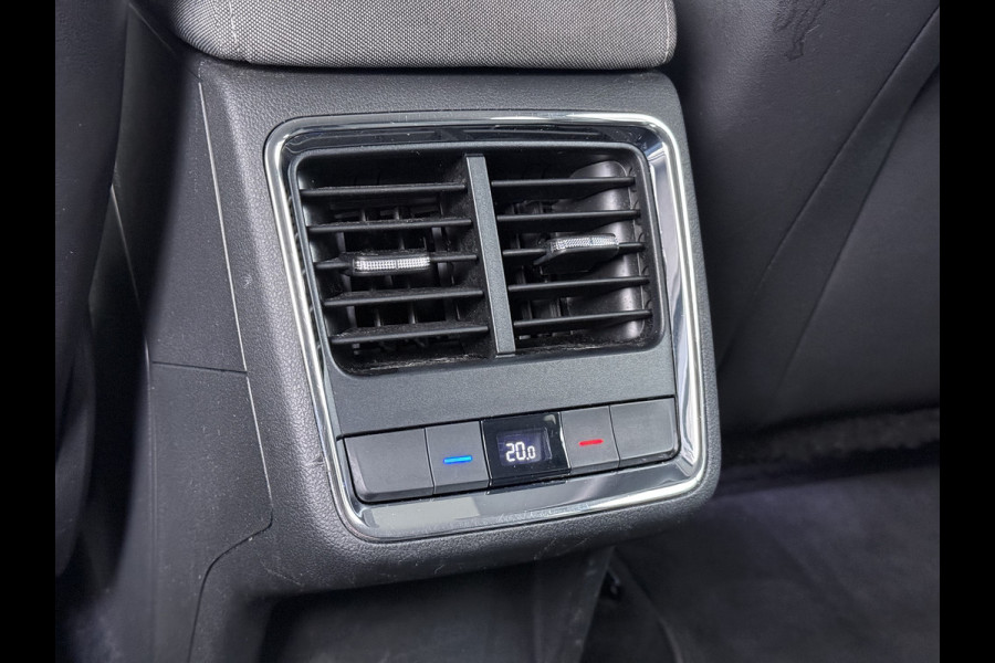 Škoda ENYAQ iV 80 82kwh 204PK Soh 96% Camera 1/2 Leer Apple Carplay Android Warmtepomp First Edition Navi 3-Zone-Ecc 19"lm PDC-a+v Adaptive-Cru Lane-Assist Luxus E-Call Stuurverwarming Led Isofix Keyless-Go DAB Rijstrooksensor Origineel Nederlandse Auto Nieuwprijs €  53.000,-