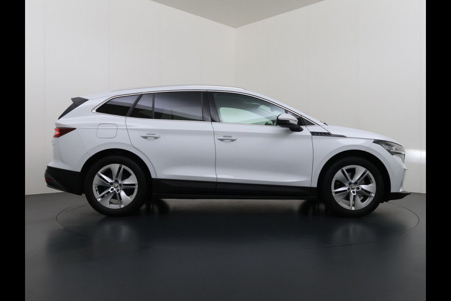 Škoda ENYAQ iV 80 82kwh 204PK Soh 96% Camera 1/2 Leer Apple Carplay Android Warmtepomp First Edition Navi 3-Zone-Ecc 19"lm PDC-a+v Adaptive-Cru Lane-Assist Luxus E-Call Stuurverwarming Led Isofix Keyless-Go DAB Rijstrooksensor Origineel Nederlandse Auto Nieuwprijs €  53.000,-