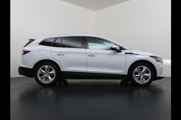Škoda ENYAQ iV 80 82kwh 204PK Soh 96% Camera 1/2 Leer Apple Carplay Android Warmtepomp First Edition Navi 3-Zone-Ecc 19"lm PDC-a+v Adaptive-Cru Lane-Assist Luxus E-Call Stuurverwarming Led Isofix Keyless-Go DAB Rijstrooksensor Origineel Nederlandse Auto Nieuwprijs €  53.000,-