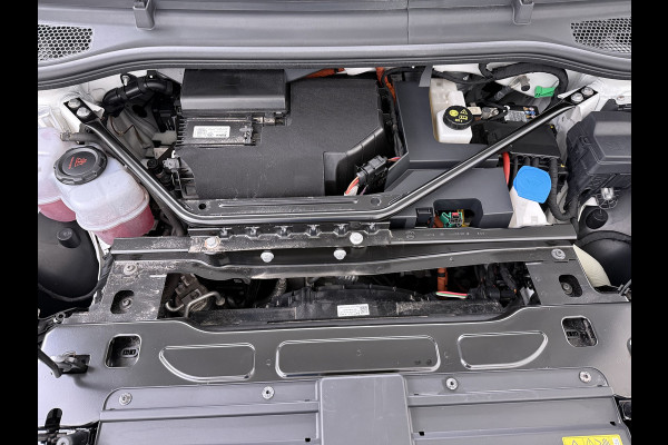 Škoda ENYAQ iV 80 82kwh 204PK Soh 96% Camera 1/2 Leer Apple Carplay Android Warmtepomp First Edition Navi 3-Zone-Ecc 19"lm PDC-a+v Adaptive-Cru Lane-Assist Luxus E-Call Stuurverwarming Led Isofix Keyless-Go DAB Rijstrooksensor Origineel Nederlandse Auto Nieuwprijs €  53.000,-