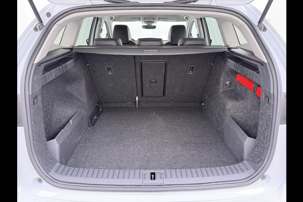 Škoda ENYAQ iV 80 82kwh 204PK Soh 96% Camera 1/2 Leer Apple Carplay Android Warmtepomp First Edition Navi 3-Zone-Ecc 19"lm PDC-a+v Adaptive-Cru Lane-Assist Luxus E-Call Stuurverwarming Led Isofix Keyless-Go DAB Rijstrooksensor Origineel Nederlandse Auto Nieuwprijs €  53.000,-