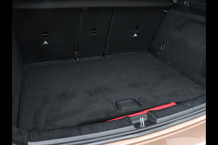 Mercedes-Benz B-Klasse 250e Urban Night | SOH 92% | Adaptive cruise | Stoelverwarming | Camera | Carplay | Sfeerverlichting | Half leder | Full LED | Widescreen | Park Assist | Navigatie | PHEV | Plug In