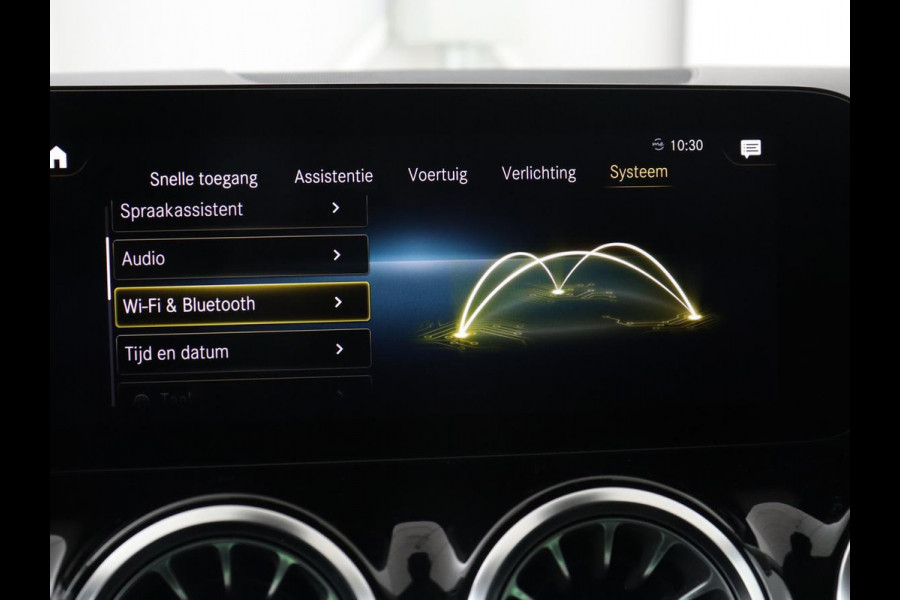Mercedes-Benz B-Klasse 250e Urban Night | SOH 92% | Adaptive cruise | Stoelverwarming | Camera | Carplay | Sfeerverlichting | Half leder | Full LED | Widescreen | Park Assist | Navigatie | PHEV | Plug In
