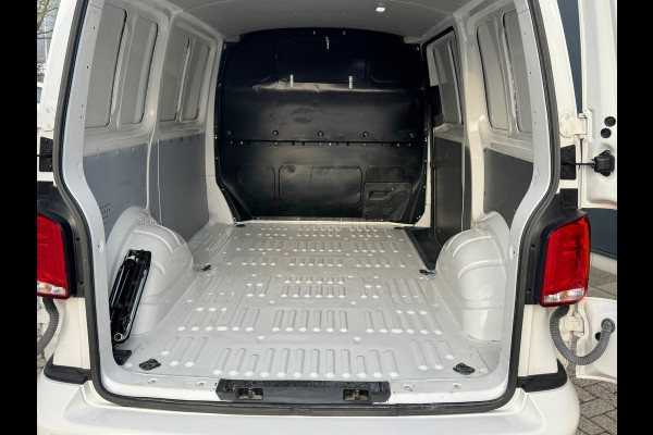 Volkswagen Transporter * Automaat L1H1 * Camera * Navigatie * Cruise * LM Velgen *