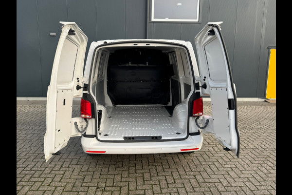 Volkswagen Transporter * Automaat L1H1 * Camera * Navigatie * Cruise * LM Velgen *