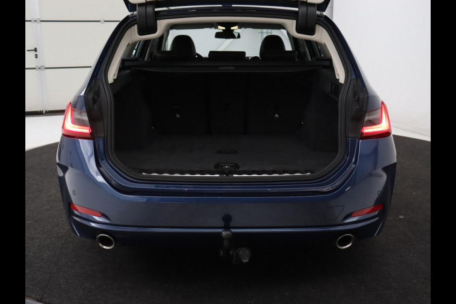 BMW 3 Serie 318i | Leder | Adaptive cruise | Stoelverwarming | Memory | Live Cockpit | Sportstoelen | Carplay | Keyless | Trekhaak | Parkeerhulp | Climate control | Full LED | Origineel NL