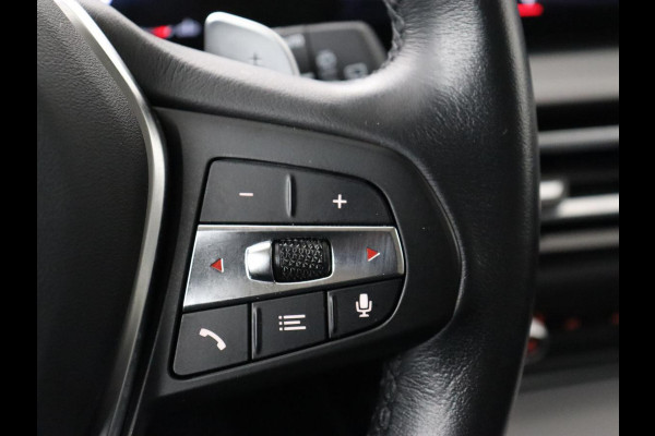 BMW 3 Serie 318i | Leder | Adaptive cruise | Stoelverwarming | Memory | Live Cockpit | Sportstoelen | Carplay | Keyless | Trekhaak | Parkeerhulp | Climate control | Full LED | Origineel NL