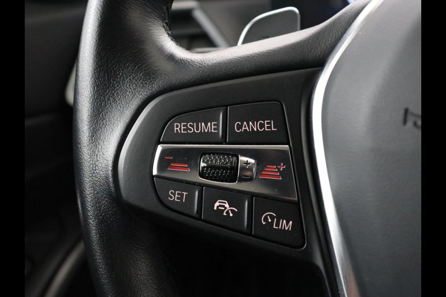 BMW 3 Serie 318i | Leder | Adaptive cruise | Stoelverwarming | Memory | Live Cockpit | Sportstoelen | Carplay | Keyless | Trekhaak | Parkeerhulp | Climate control | Full LED | Origineel NL