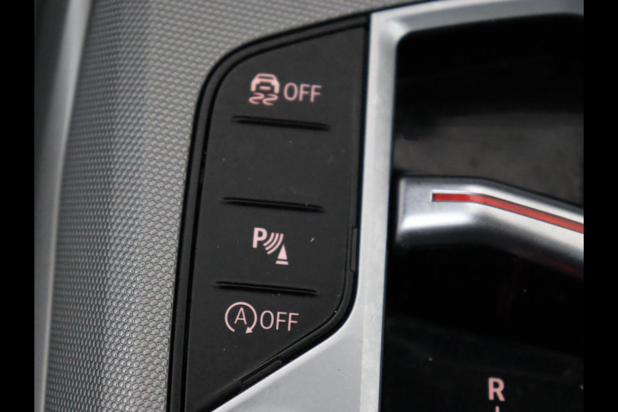 BMW 3 Serie 318i | Leder | Adaptive cruise | Stoelverwarming | Memory | Live Cockpit | Sportstoelen | Carplay | Keyless | Trekhaak | Parkeerhulp | Climate control | Full LED | Origineel NL