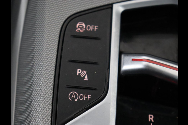 BMW 3 Serie 318i | Leder | Adaptive cruise | Stoelverwarming | Memory | Live Cockpit | Sportstoelen | Carplay | Keyless | Trekhaak | Parkeerhulp | Climate control | Full LED | Origineel NL