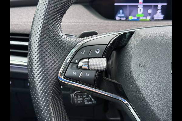 Škoda ENYAQ iV 80 82kwh 204PK Soh 95% Pano-Dak Camera Apple Carplay Android First Edition Navi 3-Zone-Ecc 19"lm PDC-a+v Adaptive-Cruise Lane-Assist Luxus E-Call Stuurverwarming Led Isofix Keyless-Go DAB Rijstrooksensor Origineel Nederlandse Auto Nieuwprijs €  53.000,-