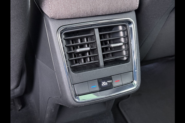 Škoda ENYAQ iV 80 82kwh 204PK Soh 95% Pano-Dak Camera Apple Carplay Android First Edition Navi 3-Zone-Ecc 19"lm PDC-a+v Adaptive-Cruise Lane-Assist Luxus E-Call Stuurverwarming Led Isofix Keyless-Go DAB Rijstrooksensor Origineel Nederlandse Auto Nieuwprijs €  53.000,-