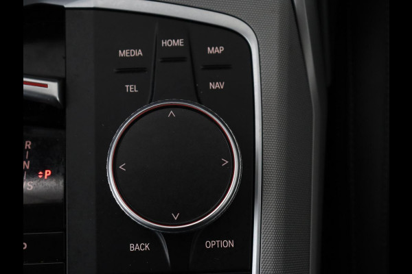BMW 3 Serie 318i | Leder | Adaptive cruise | Stoelverwarming | Memory | Live Cockpit | Sportstoelen | Carplay | Keyless | Trekhaak | Parkeerhulp | Climate control | Full LED | Origineel NL