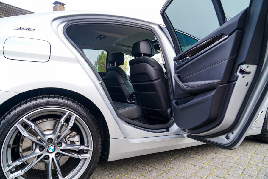 BMW 5 Serie 530e iPerformance High Executive | Stoelverkoeling | Head Up Display | Memory | Achterbank Verwarmd