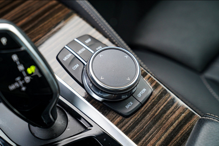 BMW 5 Serie 530e iPerformance High Executive | Stoelverkoeling | Head Up Display | Memory | Achterbank Verwarmd