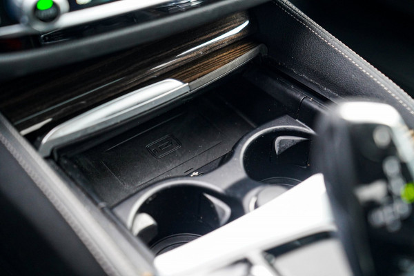 BMW 5 Serie 530e iPerformance High Executive | Stoelverkoeling | Head Up Display | Memory | Achterbank Verwarmd